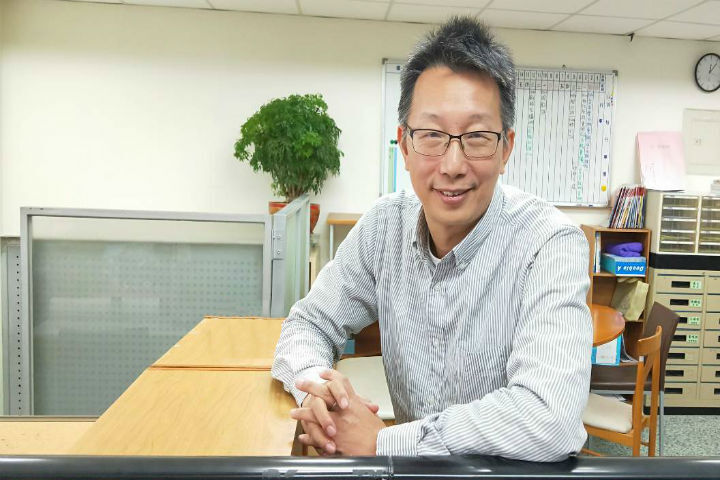 葉鳴朗 助理教授圖片